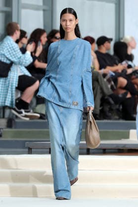 PFW - Julie Kegels Runway A model walks the runway during the Julie Kegels Womenswear Spring Summer 2027 show as part of Paris Fashion Week on September 28, 2026 in Paris, France. Photo by Alain-Gil Gonzalez ABACAPRESS.COM Paris France  Copyright: xGonzalezxAlain-Gil ABACAx