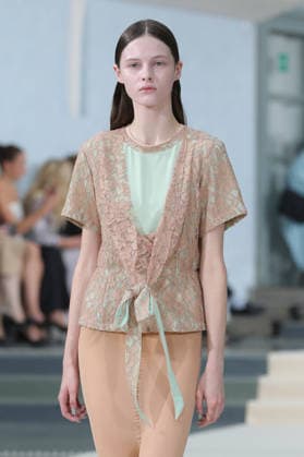 PFW - Julie Kegels Runway A model walks the runway during the Julie Kegels Womenswear Spring Summer 2027 show as part of Paris Fashion Week on September 28, 2026 in Paris, France. Photo by Alain-Gil Gonzalez ABACAPRESS.COM Paris France  Copyright: xGonzalezxAlain-Gil ABACAx