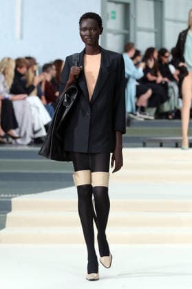 PFW - Julie Kegels Runway A model walks the runway during the Julie Kegels Womenswear Spring Summer 2027 show as part of Paris Fashion Week on September 28, 2026 in Paris, France. Photo by Alain-Gil Gonzalez ABACAPRESS.COM Paris France  Copyright: xGonzalezxAlain-Gil ABACAx
