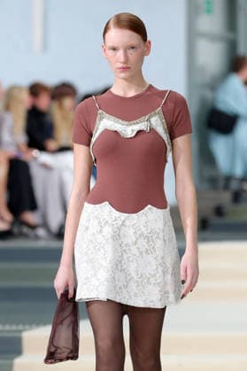 PFW - Julie Kegels Runway A model walks the runway during the Julie Kegels Womenswear Spring Summer 2027 show as part of Paris Fashion Week on September 28, 2026 in Paris, France. Photo by Alain-Gil Gonzalez ABACAPRESS.COM Paris France  Copyright: xGonzalezxAlain-Gil ABACAx