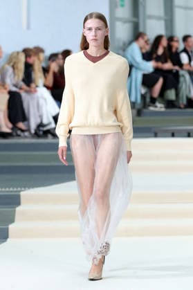 PFW - Julie Kegels Runway A model walks the runway during the Julie Kegels Womenswear Spring Summer 2027 show as part of Paris Fashion Week on September 28, 2026 in Paris, France. Photo by Alain-Gil Gonzalez ABACAPRESS.COM Paris France  Copyright: xGonzalezxAlain-Gil ABACAx