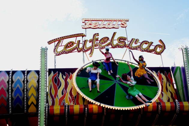 Munich, September 28, 2026, Theresienwiesn, Oktoberfest, carnival operator, amusement ride, Devil s Wheel, photo, Munich