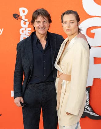 Los Angeles Premiere Of Warner Bros. Pictures Digger US actor Tom Cruise, left, and US actress Emma D™Arcy arrive on the red carpet premiere of Digger at the Directors Village in Westwood California on Sep. 28, 2026. Connor Terry ImageSPACE Westwood The Directors Village California United States Copyright: xConnorxTerry imageSPACEx