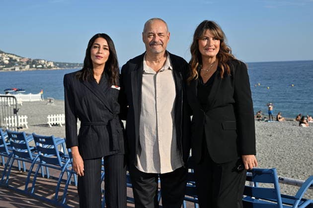 Leïla Bekhti, Jean-Pierre Jeunet and Valérie Perrin at a photocall for the film *Changer l’eau des fleurs*, directed by Jean-Pierre Jeunet and based on the novel by Valérie Perrin, as part of the 8th edition of the Ciné Roman Festival in Nice on September 28, 2026. Jacovides Bebert, Bestimage. Photocall for the film *Changer l’eau des fleurs*, directed by Jean-Pierre Jeunet and based on the novel by Valérie Perrin, at the 8th edition of the Ciné Roman Festival in Nice on September 28, 2026, Paris, France  Copyright: xBrunoxBebertx xDominiquexjacovidesx xBestimagexBrunoxBebertx xDominiquexjacovidesx xBestimagex