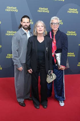 HAMBURG FILM FESTIVAL 2026, Day 4: Josef Ellers, Angela Winkler, Doris Doerrie, Hamburg Film Festival, Ms. Winkler leaves the building, Cinemaxx, Hamburg, September 28, 2026 Copyright: xEventpressxBecherx