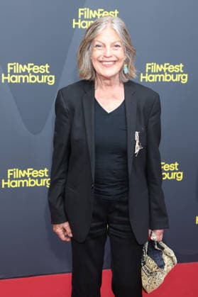 HAMBURG FILM FESTIVAL 2026, Day 4: Angela Winkler, Hamburg Film Festival; Ms. Winkler leaves the building, Cinemaxx, Hamburg, September 28, 2026 Copyright: xEventpressxBecherx