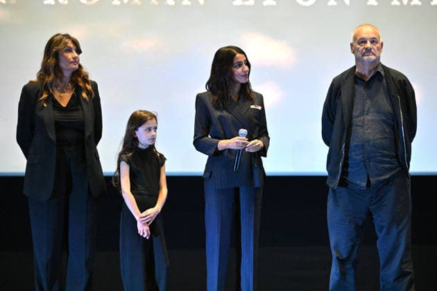 Valérie Perrin, Elodie Batard Gaultier, Leïla Bekhti, and Jean-Pierre Jeunet presented the film *Changer l eau des fleurs* during the opening night of the 8th edition of the Ciné Roman Festival at the Pathé Gare du Sud cinema in Nice, September 28, 2026 Bruno Bebert Dominique Jacovides Bestimage Opening night of the 8th edition of the Ciné Roman Festival at the Pathé Gare du Sud cinema in Nice, September 28, 2026 NICE France  Copyright: xDominiquexJacovidesx-xBrunoxBebertx xBestimagexDominiquexJacovidesx-xBrunoxBebertx xBestimagex