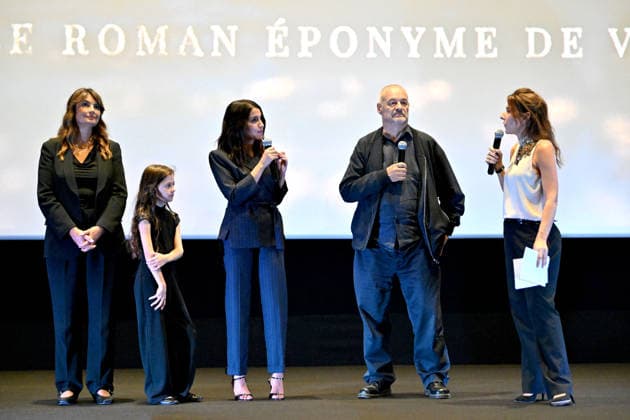 Valérie Perrin, Elodie Batard Gaultier, Leïla Bekhti, and Jean-Pierre Jeunet presented the film *Changer l’eau des fleurs* alongside Nathalie Levy, the host, during the opening night of the 8th edition of the Ciné Roman Festival at the Pathé Gare du Sud cinema in Nice, September 28, 2026 Bruno Bebert Dominique Jacovides Bestimage Opening night of the 8th edition of the Ciné Roman Festival at the Pathé Gare du Sud cinema in Nice, September 28, 2026 NICE France  Copyright: xDominiquexJacovidesx-xBrunoxBebertx xBestimagexDominiquexJacovidesx-xBrunoxBebertx xBestimagex