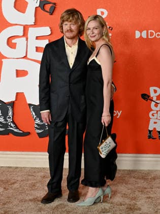 September 28, 2026, Westwood, California, USA: American actor JESSE PLEMONS and American actress and singer KIRSTEN DUNST attend the Los Angeles Premiere Of Warner Bros. Pictures Digger red carpet. Westwood USA  - ZUMAb173 20260928_aap_b173_031 Copyright: xBillyxBennightx