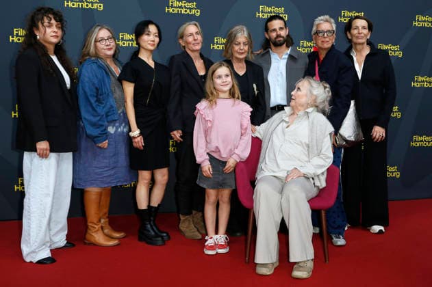 Doris Dörrie with Yvonne Yung Hee Bormann, Leah Striker, Greta Sänger, Angela Winkler, Josef Ellers, Doris Kunstmann, Sabine Keller and the team at the premiere of the feature film *Frau Winkler Leaves the House* at the 34th Filmfest Hamburg 2026 at Cinemaxx Dammtor in Hamburg, September 28, 2026 Foto:xC.xTamckex xFuturexImagex winkler_6925
