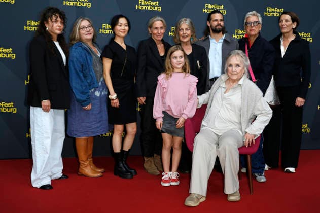 Doris Dörrie with Yvonne Yung Hee Bormann, Leah Striker, Greta Sänger, Angela Winkler, Josef Ellers, Doris Kunstmann, Sabine Keller and the team at the premiere of the feature film *Frau Winkler Leaves the House* at the 34th Filmfest Hamburg 2026 at Cinemaxx Dammtor in Hamburg, September 28, 2026 Foto:xC.xTamckex xFuturexImagex winkler_6926