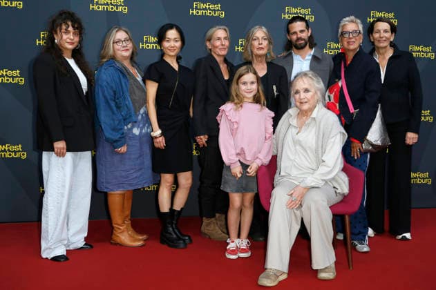 Doris Dörrie with Yvonne Yung Hee Bormann, Leah Striker, Greta Sänger, Angela Winkler, Josef Ellers, Doris Kunstmann, Sabine Keller and the team at the premiere of the feature film *Frau Winkler Leaves the House* at the 34th Filmfest Hamburg 2026 at Cinemaxx Dammtor in Hamburg, September 28, 2026 Foto:xC.xTamckex xFuturexImagex winkler_6927