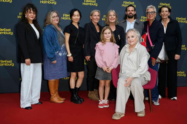 Doris Dörrie with Yvonne Yung Hee Bormann, Leah Striker, Greta Sänger, Angela Winkler, Josef Ellers, Doris Kunstmann, Sabine Keller and the team at the premiere of the feature film *Frau Winkler Leaves the House* at the 34th Filmfest Hamburg 2026 at Cinemaxx Dammtor in Hamburg, September 28, 2026 Foto:xC.xTamckex xFuturexImagex winkler_6928