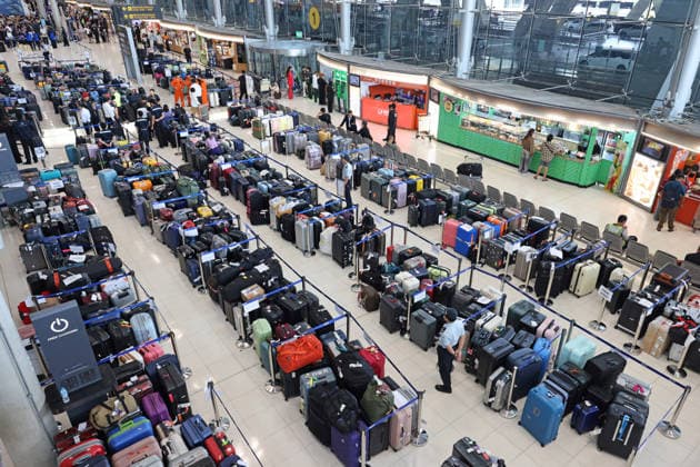 Backlog of luggage at Suvarnabhumi Airport after flood delays, Bangkok, Thailand - 29th September 2026 Piles of luggage at Suvarnabhumi Airport in Bangkok, Thailand, after flooding caused staff shortages to deal with the backlog of bags and suitcases arriving on scheduled flights. Bangkok Thailand Copyright: xPaulxBrownx