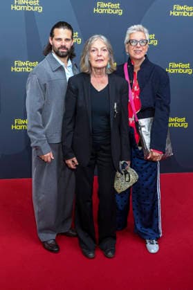 ABB FILMFEST: Josef Ellers, Angela Winkler, and Doris Doerrie walk the red carpet at the premiere of the film *Frau Winkler verlässt das Haus* at FilmFest Hamburg 2026 at the Cinemaxx Dammtor movie theater in Hamburg on September 28, 2026, Hamburg, Germany