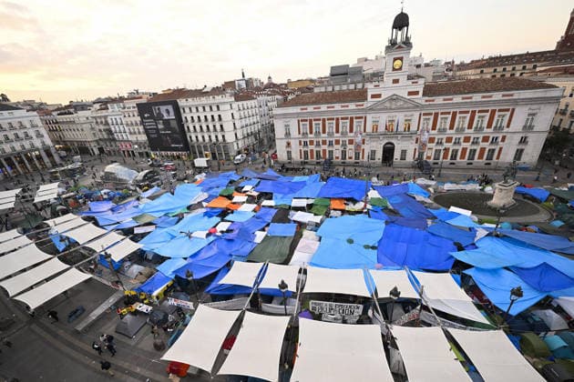 Tent protest continues against housing crisis in Spain MADRID, SPAIN - SEPTEMBER 29 : Protesters continue their tent-city demonstration at Sol Square, demanding solutions from central and regional governments to combat the country s housing crisis, following the court-ordered and police-enforced eviction on September 23 of 87-year-old Mari Carmen, a symbolic figure who became unable to afford the rent on her 70-year residence on September 29, 2026 in Madrid, Spain. Burak Akbulut Anadolu Madrid Spain. Editorial use only. Please get in touch for any other usage.  Copyright: x2026xAnadoluxBurakxAkbulutx