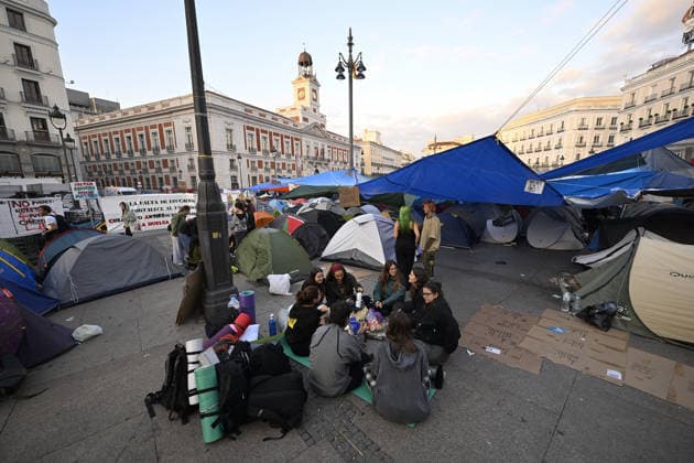 Tent protest continues against housing crisis in Spain MADRID, SPAIN - SEPTEMBER 29 : Protesters continue their tent-city demonstration at Sol Square, demanding solutions from central and regional governments to combat the country s housing crisis, following the court-ordered and police-enforced eviction on September 23 of 87-year-old Mari Carmen, a symbolic figure who became unable to afford the rent on her 70-year residence on September 29, 2026 in Madrid, Spain. Burak Akbulut Anadolu Madrid Spain. Editorial use only. Please get in touch for any other usage.  Copyright: x2026xAnadoluxBurakxAkbulutx