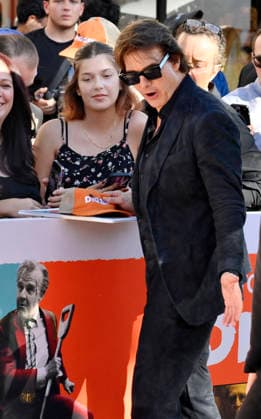 Cast member Tom Cruise mingles with fans at the premiere of the dramatic dark comedy motion picture Digger at the Director s Village in the Westwood section of Los Angeles on Monday, September 28, 2026. Storyline: The most powerful man in the world embarks on a frantic mission to prove he is humanity s savior before the disaster he s unleashed destroys everything.  LAP2026092872 JIMxRUYMEN