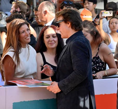Cast member Tom Cruise mingles with fans at the premiere of the dramatic dark comedy motion picture Digger at the Director s Village in the Westwood section of Los Angeles on Monday, September 28, 2026. Storyline: The most powerful man in the world embarks on a frantic mission to prove he is humanity s savior before the disaster he s unleashed destroys everything.  LAP2026092875 JIMxRUYMEN