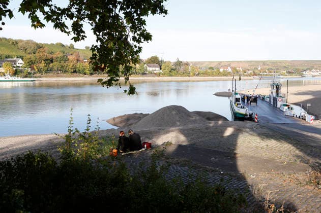 Historic Low Water Level, September 29, 2026: Due to low water levels, the Rhine currently has a water level of minus 27 centimeters at the Kornsand landing site for the Landskrone ferry between Kornsand and Nierstein, near Worms. This is a historic record low. Dredging wo