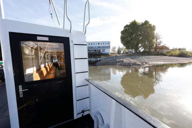 Historic Low Water Level, September 29, 2026: Due to low water levels, the Rhine currently has a water level of minus 27 centimeters at the Kornsand landing site for the Landskrone ferry between Kornsand and Nierstein, near Worms. This is a historic record low. Dredging wo