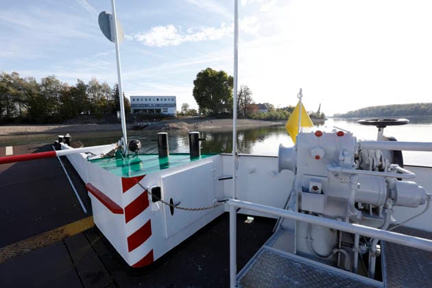 Historic Low Water Level, September 29, 2026: Due to low water levels, the Rhine currently has a water level of minus 27 centimeters at the Kornsand landing site for the Landskrone ferry between Kornsand and Nierstein, near Worms. This is a historic record low. Dredging wo