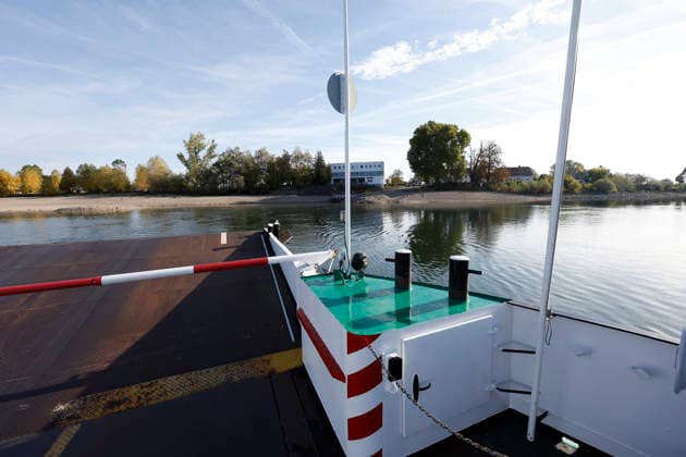 Historic Low Water Level, September 29, 2026: Due to low water levels, the Rhine currently has a water level of minus 27 centimeters at the Kornsand landing site for the Landskrone ferry between Kornsand and Nierstein, near Worms. This is a historic record low. Dredging wo