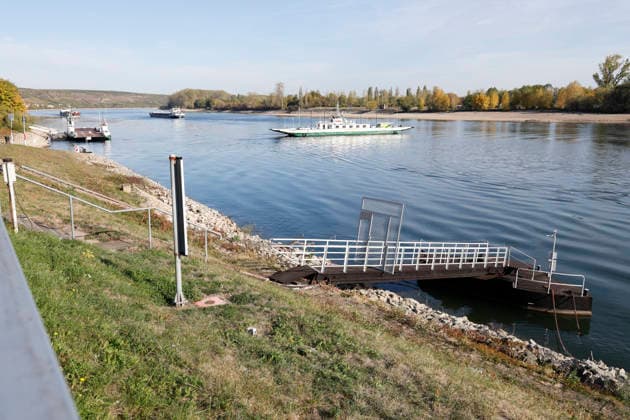 Historic Low Water Level, September 29, 2026: Due to low water levels, the Rhine currently has a water level of minus 27 centimeters at the Kornsand landing site for the Landskrone ferry between Kornsand and Nierstein, near Worms. This is a historic record low. Dredging wo