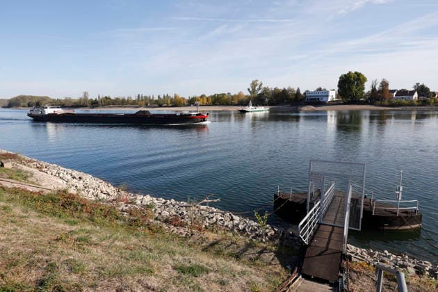 Historic Low Water Level, September 29, 2026: Due to low water levels, the Rhine currently has a water level of minus 27 centimeters at the Kornsand landing site for the Landskrone ferry between Kornsand and Nierstein, near Worms. This is a historic record low. Dredging wo