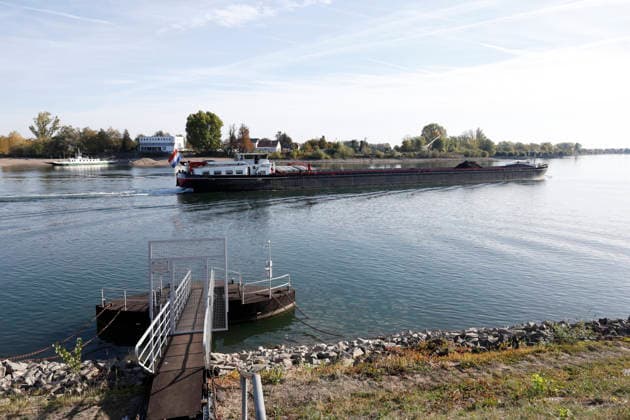 Historic Low Water Level, September 29, 2026: Due to low water levels, the Rhine currently has a water level of minus 27 centimeters at the Kornsand landing site for the Landskrone ferry between Kornsand and Nierstein, near Worms. This is a historic record low. Dredging wo