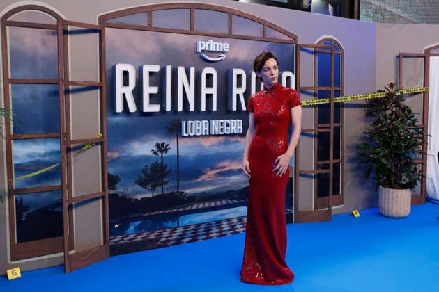 September 28, 2026, Madrid, Community Of Madrid, Spain: Spanish actress VICKY LUENGO, who plays the lead role of Antonia Scott, the most intelligent person on Earth, attends the blue carpet premiere of the second season of the Amazon Prime Video series Reina Roja: Loba Negra at Cine Capitol on Monday, September 28, 2026, in Madrid, Spain. Luengo dazzled in a red sequined Max Mara Resort 2027 gown inspired by the traditional Chinese qipao. Directed by Koldo Serra and based on the bestselling novel by Juan Gomez-Jurado, the thriller series follows Scott and her partner Jon Gutierrez as they face the Russian mafia and a dangerous hitwoman in the Costa del Sol. The exclusive debut gathered the main cast and Spanish celebrities to celebrate th - ZUMAo127 20260928_zep_o127_215 Copyright: xHugoxOrtunox