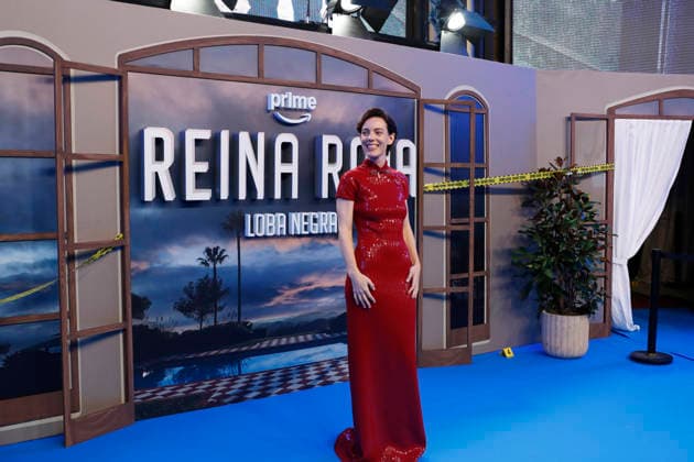 September 28, 2026, Madrid, Community Of Madrid, Spain: Spanish actress VICKY LUENGO, who plays the lead role of Antonia Scott, the most intelligent person on Earth, attends the blue carpet premiere of the second season of the Amazon Prime Video series Reina Roja: Loba Negra at Cine Capitol on Monday, September 28, 2026, in Madrid, Spain. Luengo dazzled in a red sequined Max Mara Resort 2027 gown inspired by the traditional Chinese qipao. Directed by Koldo Serra and based on the bestselling novel by Juan Gomez-Jurado, the thriller series follows Scott and her partner Jon Gutierrez as they face the Russian mafia and a dangerous hitwoman in the Costa del Sol. The exclusive debut gathered the main cast and Spanish celebrities to celebrate th - ZUMAo127 20260928_zep_o127_217 Copyright: xHugoxOrtunox