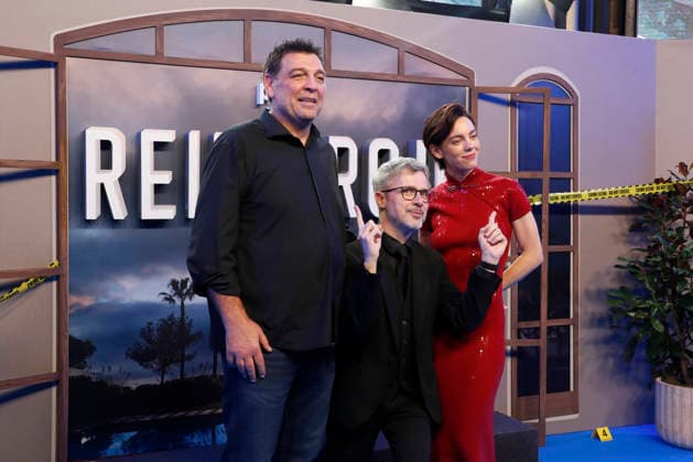 September 28, 2026, Madrid, Community Of Madrid, Spain: Spanish actor HOVIK KEUCHKERIAN (L), author JUAN GOMEZ-JURADO (C), and Spanish actress VICKY LUENGO (R) pose together on the blue carpet during the premiere of the second season of the Amazon Prime Video series Reina Roja: Loba Negra at Cine Capitol on Monday, September 28, 2026, in Madrid, Spain. Keuchkerian and Luengo star as Jon Gutierrez and Antonia Scott in the thriller series based on Gomez-Jurado s bestselling novel. Directed by Koldo Serra, this season follows the acclaimed duo as they face the Russian mafia in the Costa del Sol. The exclusive debut gathered the main cast and Spanish celebrities to celebrate the show s upcoming global release on October 2, 2026. Madrid Spain - ZUMAo127 20260928_zep_o127_055 Copyright: xHugoxOrtunox