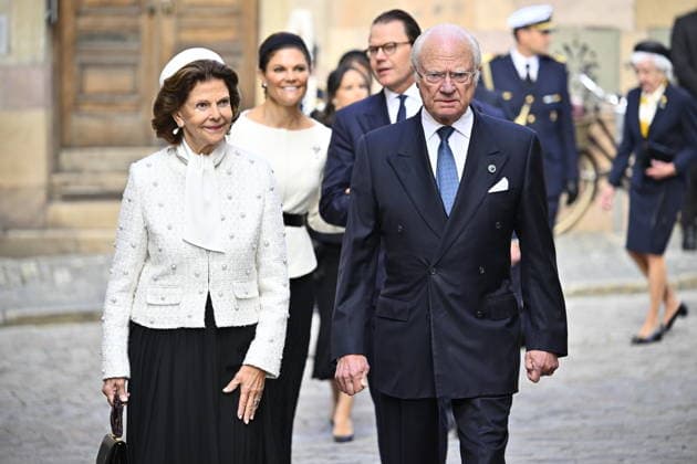 STOCKHOLM, SWEDEN 20260929 Queen Silvia and King Carl Gustaf arrive at the church service at Storkyrkan, held to mark the opening of the Riksdag STOCKHOLM, SWEDEN x10040x  Copyright: xAndersxWiklund TTx RIKSMÖTETS ÖPPNANDE GUDSTJÄNST 2026 AEmIXuj2GCU
