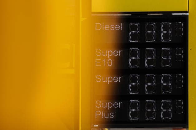 What is the outlook for fuel prices? Fuel prices remain at very high levels. CLASSIC Gas Station in Mudersbach. Fuel prices this morning. The current prices for diesel, Super E10, and Super are well over 2 euros. Diesel is at 2.38 euros, Super E10 at 2.23 euros, and Super at 2.29 euros. Gas station, fuel prices on September 29, 2026, in Mude