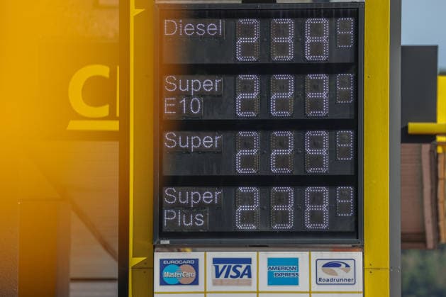 What is the outlook for fuel prices? Fuel prices remain at very high levels. CLASSIC Gas Station in Mudersbach. Fuel prices this morning. The current prices for diesel, Super E10, and Super are well over 2 euros. Diesel is at 2.38 euros, Super E10 at 2.23 euros, and Super at 2.29 euros. Gas station, fuel prices on September 29, 2026, in Mude