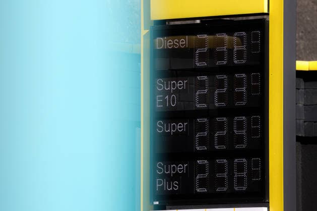 What is the outlook for fuel prices? Fuel prices remain at very high levels. CLASSIC Gas Station in Mudersbach. Fuel prices this morning. The current prices for diesel, Super E10, and Super are well over 2 euros. Diesel is at 2.38 euros, Super E10 at 2.23 euros, and Super at 2.29 euros. Gas station, fuel prices on September 29, 2026, in Mude
