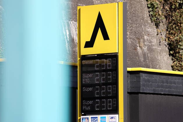 What is the outlook for fuel prices? Fuel prices remain at very high levels. CLASSIC Gas Station in Mudersbach. Fuel prices this morning. The current prices for diesel, Super E10, and Super are well over 2 euros. Diesel is at 2.38 euros, Super E10 at 2.23 euros, and Super at 2.29 euros. Gas station, fuel prices on September 29, 2026, in Mude