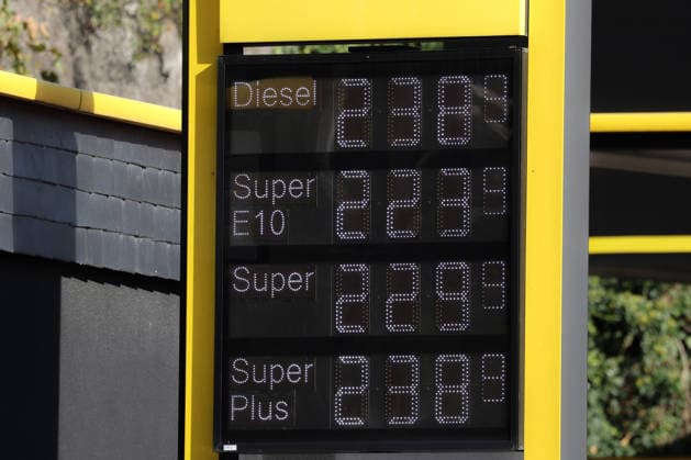 What is the outlook for fuel prices? Fuel prices remain at very high levels. CLASSIC Gas Station in Mudersbach. Fuel prices this morning. The current prices for diesel, Super E10, and Super are well over 2 euros. Diesel is at 2.38 euros, Super E10 at 2.23 euros, and Super at 2.29 euros. Gas station, fuel prices on September 29, 2026, in Mude