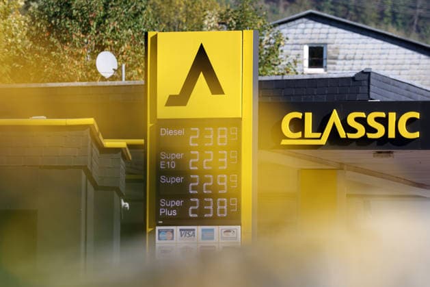 What is the outlook for fuel prices? Fuel prices remain at very high levels. CLASSIC Gas Station in Mudersbach. Fuel prices this morning. The current prices for diesel, Super E10, and Super are well over 2 euros. Diesel is at 2.38 euros, Super E10 at 2.23 euros, and Super at 2.29 euros. Gas station, fuel prices on September 29, 2026, in Mude
