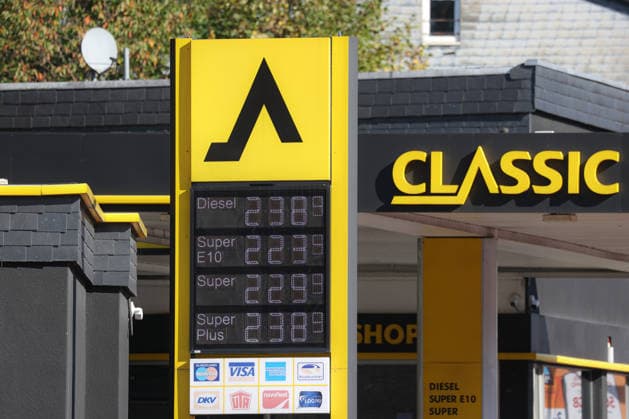 What is the outlook for fuel prices? Fuel prices remain at very high levels. CLASSIC Gas Station in Mudersbach. Fuel prices this morning. The current prices for diesel, Super E10, and Super are well over 2 euros. Diesel is at 2.38 euros, Super E10 at 2.23 euros, and Super at 2.29 euros. Gas station, fuel prices on September 29, 2026, in Mude