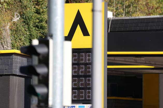 What is the outlook for fuel prices? Fuel prices remain at very high levels. CLASSIC Gas Station in Mudersbach. Fuel prices this morning. The current prices for diesel, Super E10, and Super are well over 2 euros. Diesel is at 2.38 euros, Super E10 at 2.23 euros, and Super at 2.29 euros. Gas station, fuel prices on September 29, 2026, in Mude