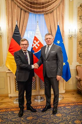L R Johann Wadephul (CDU), Federal Minister of Foreign Affairs, and Robert Fico, Prime Minister of Slovakia, photographed during a meeting in Bratislava on September 29, 2026. Photographed on behalf of the Federal Foreign Office, Bratislava, Slovakia Copyright: xJulianexSonntagx