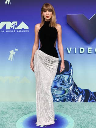 2026 MTV Video Music Awards (VMAs) LOS ANGELES, CALIFORNIA, USA - SEPTEMBER 27: Taylor Swift wearing Tamara Ralph FW26 Couture, Leviev earrings, and Etho Maria and Forever Diamonds rings, styled by Joseph Cassell Falconer arrives at the 2026 MTV Video Music Awards (VMAs) held at Peacock Theater at L.A. Live on September 27, 2026 in Los Angeles, California, United States. Los Angeles Peacock Theater at L.A. Live California United States Copyright: xXavierxCollin ImagexPressxAgencyx
