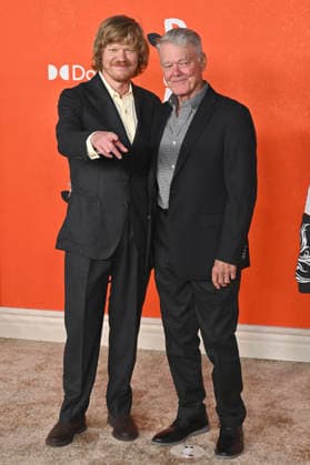 Jesse Plemons with his father, Jim Bob Plemons, at the premiere of the movie *Digger* at Directors Village in Los Angeles, September 28, 2026 Foto:xD.xStarbuckx xFuturexImagex digger_6251