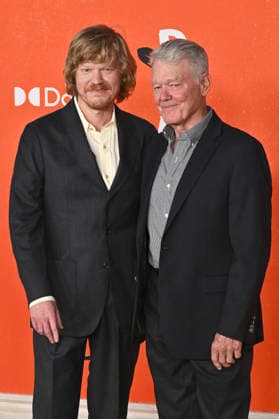 Jesse Plemons with his father, Jim Bob Plemons, at the premiere of the movie *Digger* at Directors Village in Los Angeles, September 28, 2026 Foto:xD.xStarbuckx xFuturexImagex digger_6252