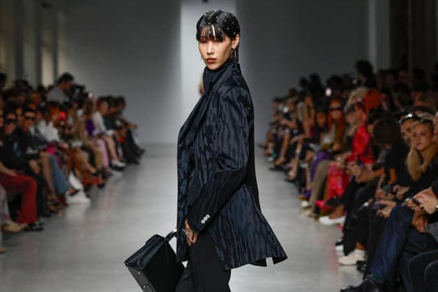 A model walks the runway during the Weinsanto Ready-to-Wear Spring Summer 2027 fashion show as part of Paris Fashion Week on September 28, 2026, in Paris, France. Bestimage, Paris, France  Copyright: xAgencex xBestimagexAgencex xBestimagex
