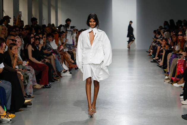A model walks the runway during the Weinsanto Ready-to-Wear Spring Summer 2027 fashion show as part of Paris Fashion Week on September 28, 2026, in Paris, France. Bestimage, Paris, France  Copyright: xAgencex xBestimagexAgencex xBestimagex