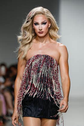 A model walks the runway during the Weinsanto Ready-to-Wear Spring Summer 2027 fashion show as part of Paris Fashion Week on September 28, 2026, in Paris, France. Bestimage, Paris, France  Copyright: xAgencex xBestimagexAgencex xBestimagex