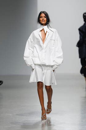 A model walks the runway during the Weinsanto Ready-to-Wear Spring Summer 2027 fashion show as part of Paris Fashion Week on September 28, 2026, in Paris, France. Bestimage, Paris, France  Copyright: xAgencex xBestimagexAgencex xBestimagex
